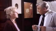 Mehmet (Tim Oliver Schultz) stellt Caro (Larissa Marolt) im Krankenzimmer zur Rede.