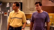 Alan (Jon Cryer, l.), Charlie (Charlie Sheen, r.)