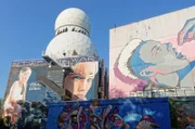Sie bestimmen die Silhouette von Berlin: Die Kuppel-Türme der ehemaligen "Field Station" auf dem Teufelsberg im Grunewald. Ein Ort der Spionage, eine der wichtigsten Abhörstationen des Westens im Kalten Krieg.