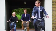 Markus lebte mehrere Jahre in den USA und lernte dort seine Frau Cory kennen. Jetzt zieht das junge Ehepaar nach Lund in Schweden, wo Markus wieder studieren möchte. Der erste Stop für die beiden ist jedoch kein hyggeliges Zuhause, sondern ein Schlafsaal. Neben Arbeitsvisum, horrenden Mietkosten und Haushalt kämpfen die beiden um eine Wohnung und den Standard, den sie in den USA gewohnt waren.