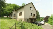 Sandra und Roland haben dieses 500 qm große Haus für lediglich 95.000 Euro ergattert und jede Menge Arbeit reingesteckt..