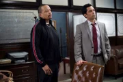 Odafin "Fin" Tutuola (Ice-T, l.) und Nick Amaro (Danny Pino) ermitteln in einem vertrackten Fall: Eine Frau schoss auf einen jungen Mann, der einem Täter ähnlich sieht. Doch während der Untersuchungen fallen dem Ermittlerteam immer mehr Ungereimtheiten auf...