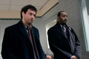 Cyrus Lupo (Jeremy Sisto, l.); Ed Green (Jesse L. Martin, r.)