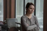 Kaitlyn Dever als Abby Anderson