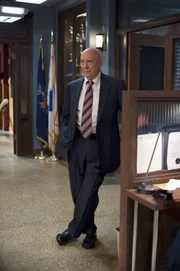 Der Fall eines kleinen Jungen, führt Captain Don Cragen (Dann Florek) und sein Team in ein verlassenes Haus, in dem die Ermittler ein Horrorszenario vorfinden...