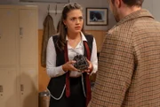 ARD STURM DER LIEBE FOLGE 4435, am Dienstag (10.06.25) um 15:10 Uhr im ERSTEN. Maxi (Katharina Scheuba, l.) erkennt entgeistert, dass Henry (Elias Reichert, r.) seine Mutter nun nicht mehr ins Gefängnis bringen will.