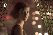 Charlotte Ritter (Liv Lisa Fries) im Moka Efti
