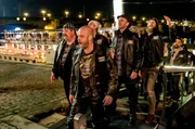 Burkhard (mi, Robert Gallinowski), Rocker 1 (li, Karlo von Montag) und die Rockergruppe sind aggressiv. Burkhard (mi, Robert Gallinowski), Rocker 1 (li, Karlo von Montag) und die Rockergruppe sind aggressiv.