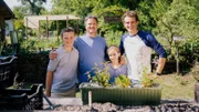 Julian (rechts) mit den Schülern Greta und Peter, sowie mit Schulgärtner Bernhard Korilla in der Gärtnerei im Landheim Schondorf (Internatsschule). Weiteres Bildmaterial finden Sie unter www.br-foto.de.