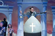 Adam Devine als Kelvin Gemstone