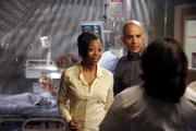 Noch ahnen Teresa (Bresha Webb, l.) und David Morris (Mark Adair-Rios, M.) nicht, dass Bailey (Chandra Wilson, r.) gegen ihren Willen gehandelt hat ...