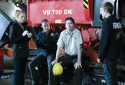 Ein Toter wurde in einem Schredderunternehmen gefunden. Die CSIler Catherine, Nick und Greg sprechen mit dem Manager, der sich nicht erklären kann, wie der Körper in die Maschine geraten sein kann.