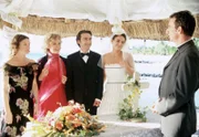 rbb Fernsehen DAS TRAUMHOTEL - VERLIEBT AUF MAURITIUS, am Samstag um 20:15 Uhr. Ende gut, alles gut: Janin (Elke Winkens, li.) hat sich in Pastor Stefan (Heio von Stetten, re.) verliebt. Und Olaf (Alexander Lutz, 3.v.li.) heiratet nach einigem hin und her seine Geliebte Kerstin (Elisabeth Lanz, 2.v.re.). Frau Kreuzenbeck (Ilse Neubauer, 2.v.li.).