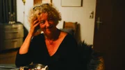 Sandra hat verschiedene Liebhaber der Film begleitet sie bei einem ihrer Dates.