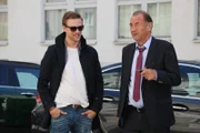 L-R: Simon Steininger (Michael Steinocher), Oberst Dirnberger (Dietrich Siegl).