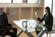L-R: Stan Escher (Hugh Dillon) und Kiera Cameron (Rachel Nichols)