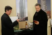 -- "Alpha Dog" Episode 8007 -- Pictured: (l-r) Roger Rees as Duke DeGuerin, Vincent D'onofrio as Detective Robert Goren -- USA Network Photo: Will Hart