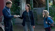Polizist Leon Pawlak (Sebastian Hülk) und Kriminalkommissarin Zofia Kowalska (Karolina Lodyga) teilen sich die Erziehung ihrer Tochter Emilia (Matilda Jork).