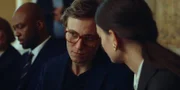 Ylva (Philine Schmölzer, r.) und Fabian (Max Schimmelpfennig, M.) verstehen sich überraschend gut.