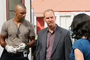 Hoffen, den Halloweenm&ouml;rder bald zur Strecke zu bringen: Morgan (Shemar Moore, l.), Prentiss (Paget Brewster, r.) und Det. Yarbough (Michael O'Neill, M.) ...