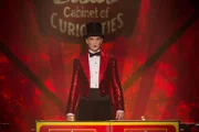 Sein Verstand spielt Chester Creb (Neil Patrick Harris) immer wieder Streiche, die es ihm schwer machen, zu unterscheiden, was real und was Einbildung ist ...