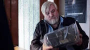 Frank Koops (Aljoscha Stadelmann) recherchiert über den Fall der 21 Tonnen DDR Gold.