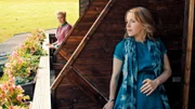 L-R: Inge (Petra Morzé) and Svea (Paula Kalenberg)