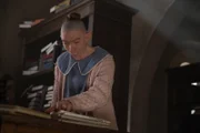 Während Pepper (Naomi Grossman) mit einem dramatischen Verlust zurechtkommen muss, erinnert sich Elsa an die Anfänge ihrer Freak Show ...