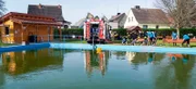 Freiwillige Feuerwehr und die „Schwimmbadfreunde“ bei Arbeitseinsatz im Schwimmbad Burgtonna.