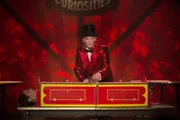 Kann mit seinen Zaubertricks die Zuschauer begeistern: Chester Creb (Neil Patrick Harris) ...