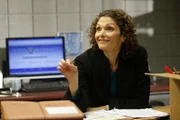 Mary Elizabeth Mastrantonio as Captain Zoe Callas
