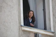 Frau Harder (Karoline Zeisler).
