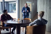 V.l.: Adam (Slavko Popadic), Hugo (Barnaby Metschurat) und Kitty (Maike Jüttendonk)