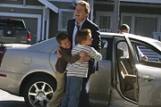 Freuen sich über die Ankunft ihres Großvaters Rodney (Ryan O'Neal, M.): Preston (Brent Kinsman) und Porter (Shane Kinsman) ...