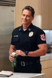 Owen Strand (Rob Lowe)
