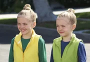 Amy Fogerty (Ella Allan, l.); Emma Fogerty (Mia Allan, r.)