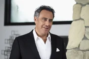 Douglas Fogerty (Brad Garrett)