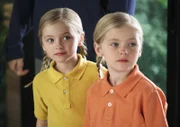 Amy Fogerty (Ella Allan, l.); (Tyler Wladis) Emma Fogerty (Mia Allan, r.)