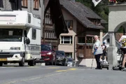 SRF DOK
Überleben am Gotthard - Kampf gegen den Stau
Das Dorf Wassen und seine Bewohner sind besonders stark vom Ausweichverkehr am Gotthard belastet.
SRF/tothepointfilms