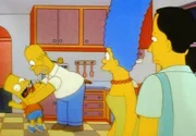 Homer würgt Bart, weil sein Sohn ihm auf den Bauch geschlagen hat.