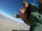 Josh Gates (unten)