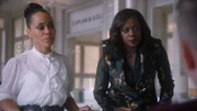 Tegan Price (Amirah Vann, l.) und Annalise Keating (Viola Davis)  Die Verwendung des sendungsbezogenen Materials ist nur mit dem Hinweis und Verlinkung auf TVNOW gestattet.