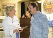 Anna (Jeanette Biedermann, M.) beobachtet einen Streit zwischen Susanne (Heike Jonca, l.) und Armin (Rainer Will, r.) ...