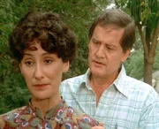Lilian (Kress Mersky) und ihr Mann Gerald (Jim Antonio) haben gerade erfahren, dass ihr neugeborener Sohn unheilbar krank ist.