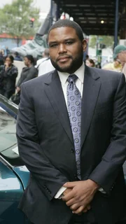 Anthony Anderson als Detective Kevin Bernard