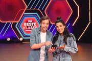 Die Moderatoren Clarissa Corrêa da Silva, genannt Clari, und Tobias Krell, genannt Tobi, freuen sich auf 16 Schulklassen, die ab 13. Mai immer freitags um 19:30 Uhr in vier Wochen-Shows im KiKA aufeinandertreffen.