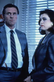 Parker (Kiel Martin, l.); Jessica Ford (Barbara Stock, r.)