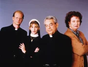 (v.l.n.r.) Pfarrer Philip Prestwick (James Stephens); Schwester Stephanie (Tracy Nelson); Pfarrer Frank Dowling (Tom Bosley); Marie Murkin (Mary Wickes)