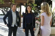 L-R: Jane (Simon Baker) und Fischer (Emily Swallow) sollen den Mörder fassen, der mehrere FBI Agenten auf dem Gewissen hat. Krystal Markham (Brianna Lynn Brown) scheint in Verbindung mit disem Fall zu stehen ...