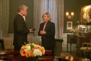 Paul Krendler (Michael Cudlitz, l.); Ruth Martin (Jayne Atkinson, r.)
